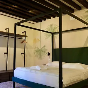 Qn Venice